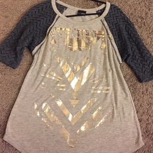 Beautiful aztec top!💎