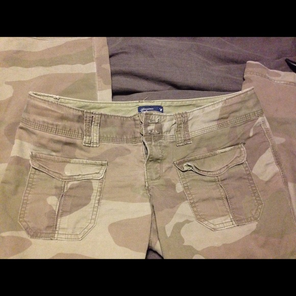 American Eagle camo cargo pants