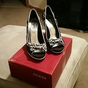 Guess size 8.5 black & white wedges
