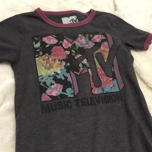 Cute mtv shirt