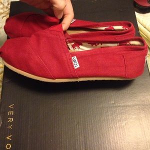 Dark red Toms 8.5W. womens