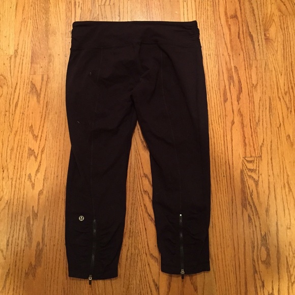 Lululemon black zip back crop pant