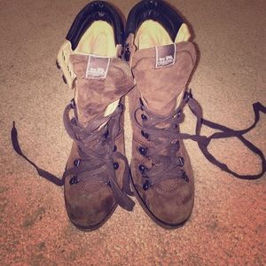 ❤️COACH carol waxed suede bootie cute ❤️