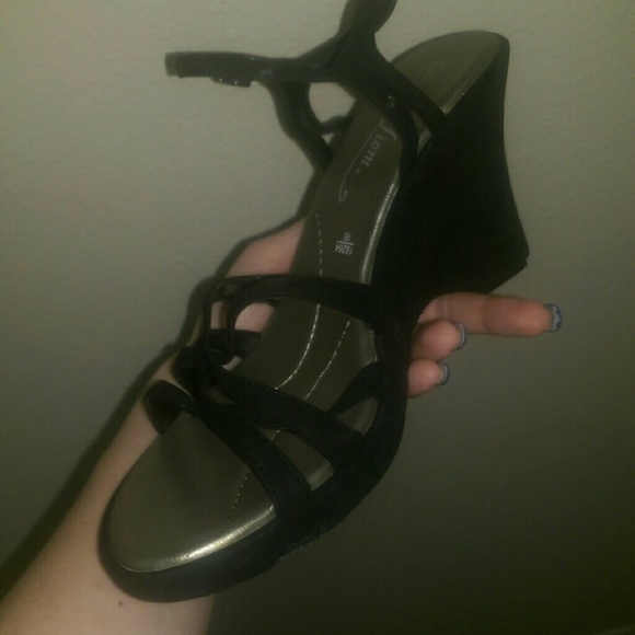 Sandals - Picture 2 of 4