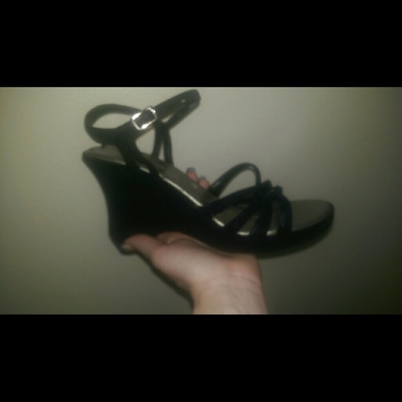 Sandals - Picture 3 of 4