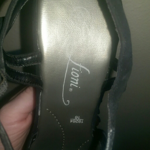 Sandals - Picture 4 of 4