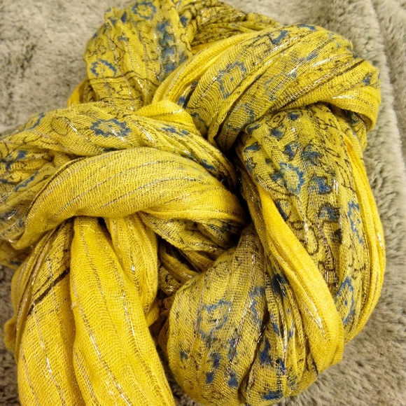 Lightweight Scarf - Picture 2 of 4
