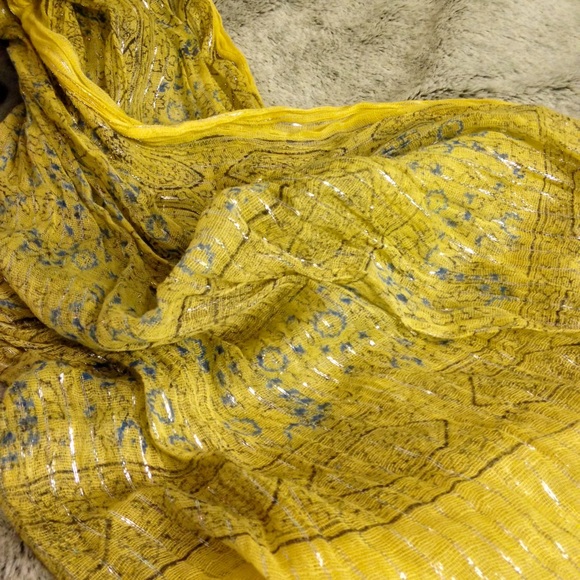 Lightweight Scarf - Picture 3 of 4