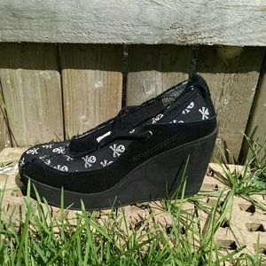 Volatile black skull platform wedge lolita shoes