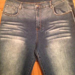 💎💎 Breathtaking Rhinestone Studded Jeans
