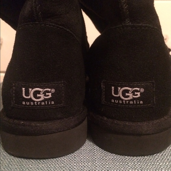 Black UGG boots - Picture 2 of 4