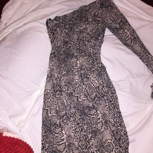 Guess co shoulder dress