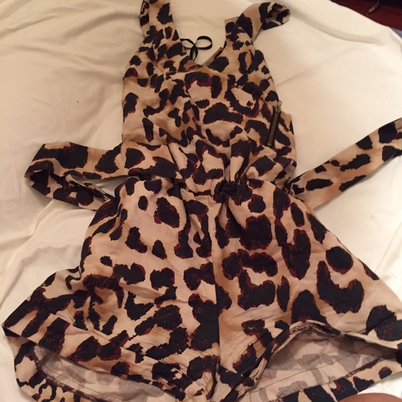 !♥️!!!!!!!!SOLD!!!!!!!!!♥️Leopard print romper - Picture 1 of 3