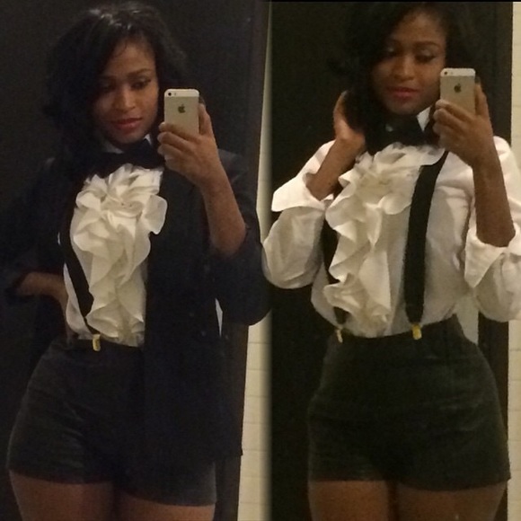 I♥️ SOLD♥️ Faux leather shorts - Picture 2 of 2