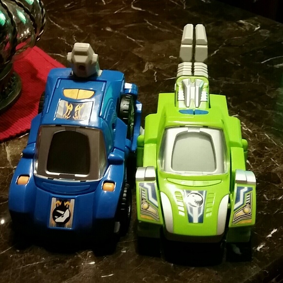 SOLD!!!      Bundle of 2 transformers cars.