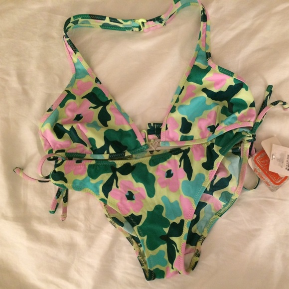 MANY SIZES💙👙 BATHING SUITS.   4 tops/5 bottoms