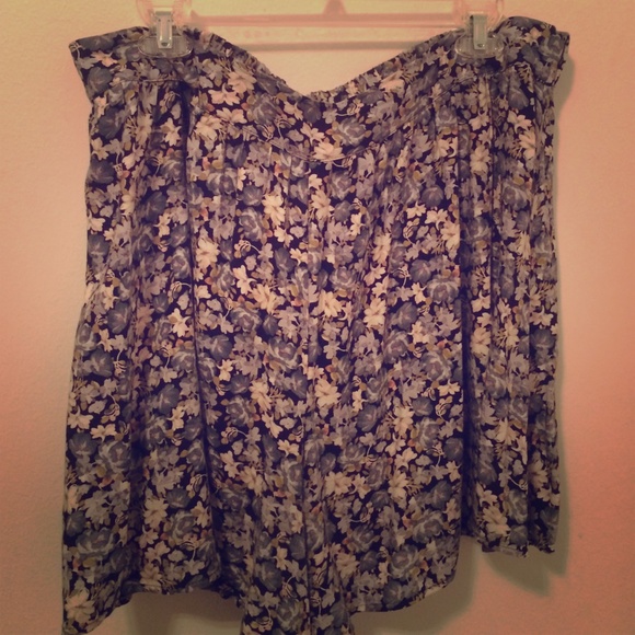 Blue floral shorts🌸