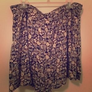 Blue floral shorts🌸