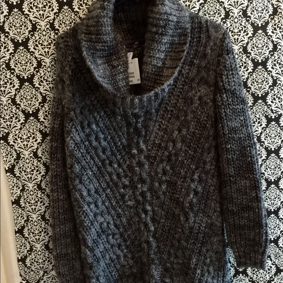 Oversized dark grey cable knit Sweater Medium / gently worn .