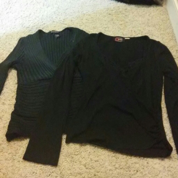 Black long sleeve v-neck bundle