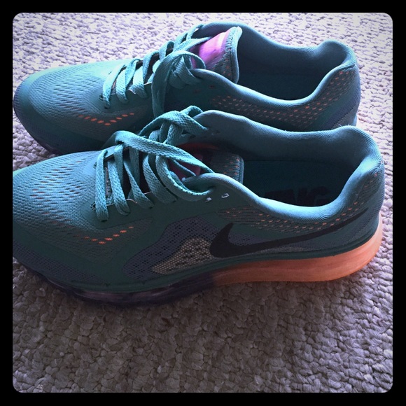 New Nike Airmax size 7 but fits like 8