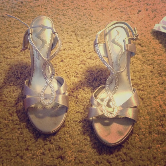 Size 8 1/2 silver heels
