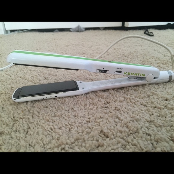 🚨 sold🚨Best hair straightener And justfab purse