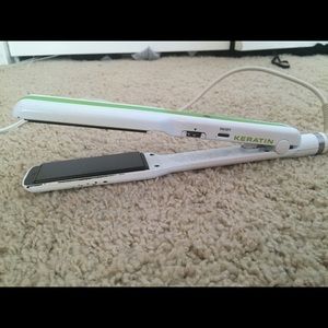 🚨 sold🚨Best hair straightener And justfab purse