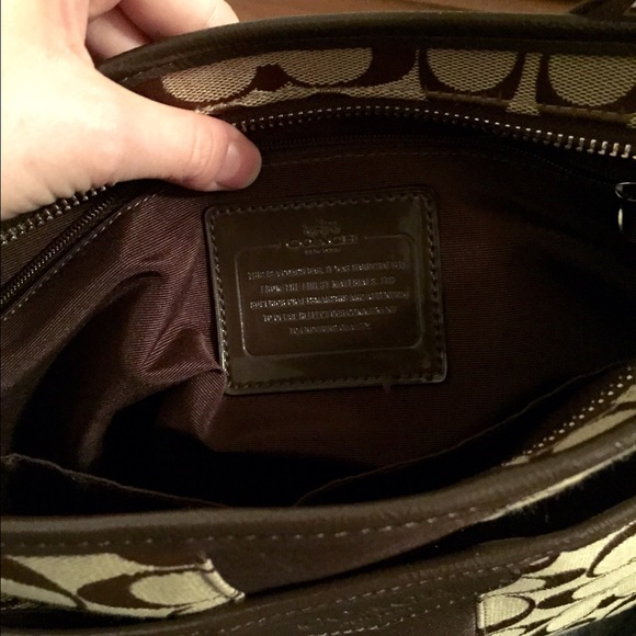 Authentic Coach signature stripe 12CM crossbody - Picture 3 of 4