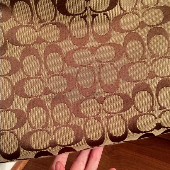 Authentic Coach signature stripe 12CM crossbody - Picture 4 of 4