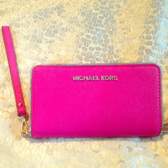 Michael Kors Clutches & Wallets - Michael Kors Jetset iPhone5 wallet