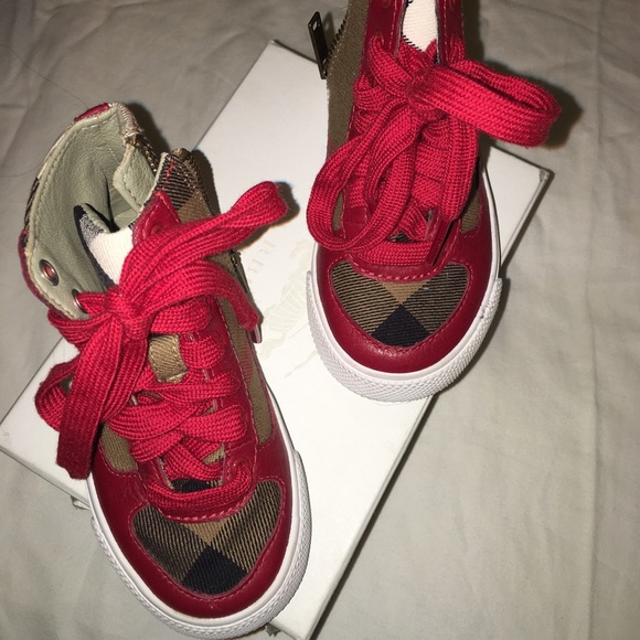 SOLD Authentic Burberry Boys Sneaker - Like new - Picture 2 of 4