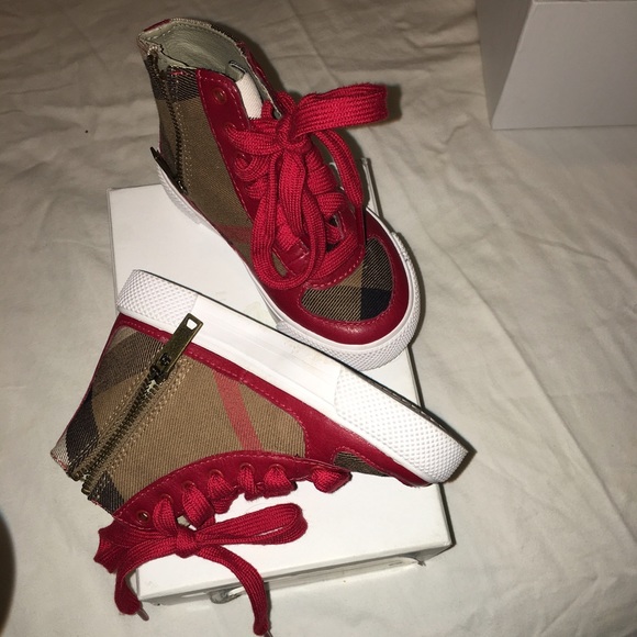 SOLD Authentic Burberry Boys Sneaker - Like new - Picture 3 of 4
