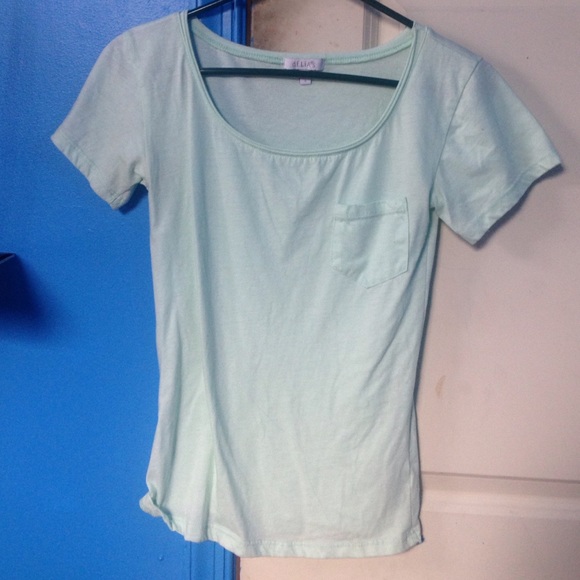 Delias pocket tee