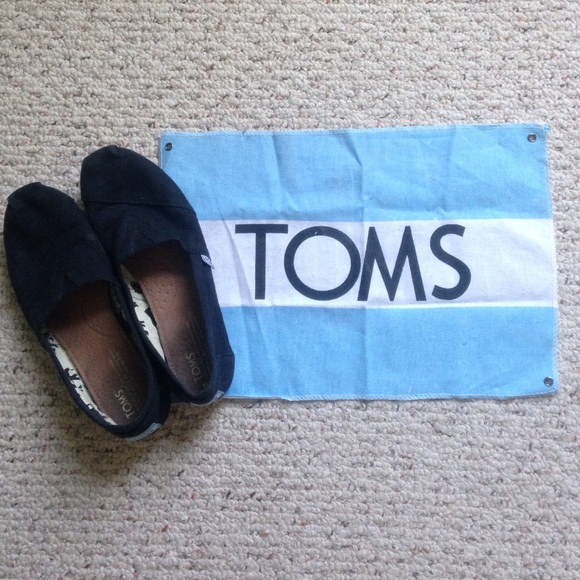 black classic slip on TOMS w/ hang up sign