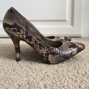 Snakeskin pumps NWOT