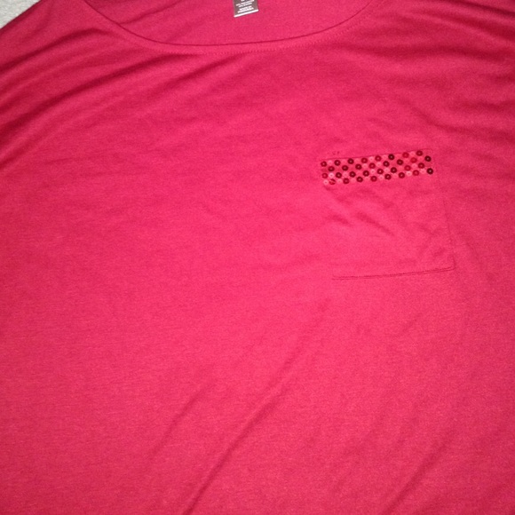 Three quarter red shirt