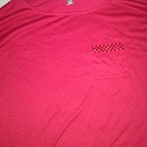 Three quarter red shirt