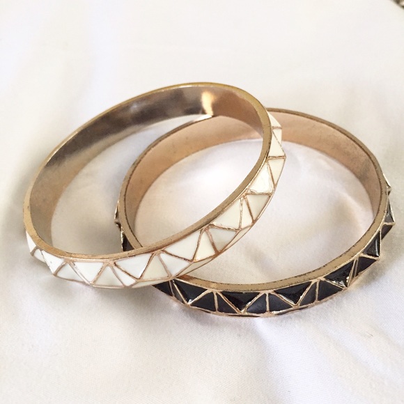 • 2 pyramid bangle •