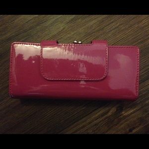 Hobo Patent Wallet in Purple (Plum)