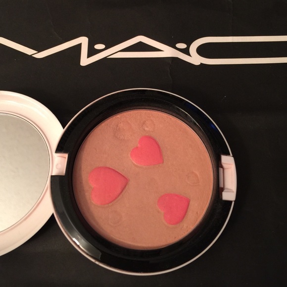 MAC Cosmetics Other - Authentic MAC Archie's Girl's Face Powder