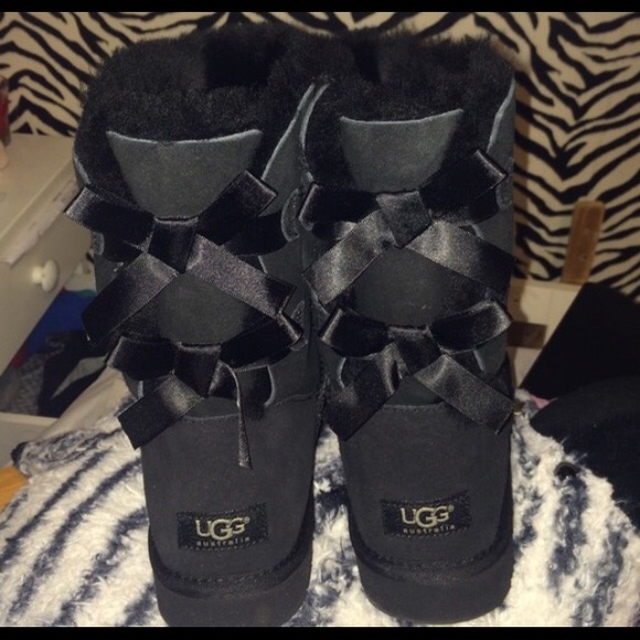 Black Bailey Bow uggs