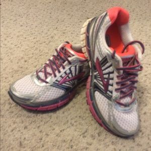 Brooks GTS Adrenaline 14