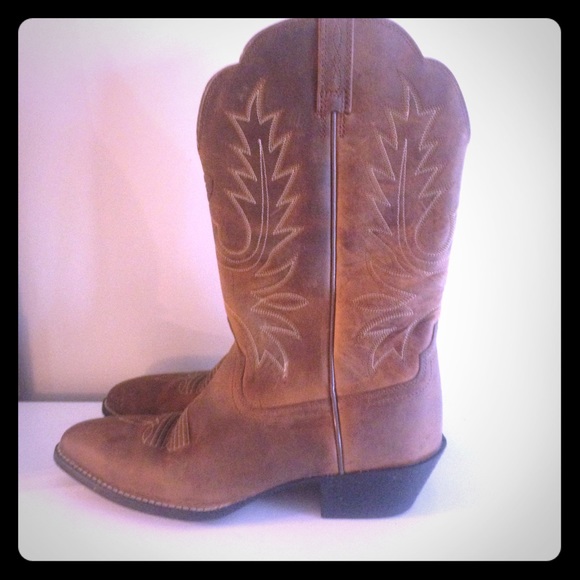 ARIAT Heritage Western R-Toe in Distressed Brown