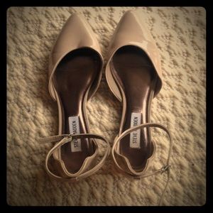STEVE MADDEN Nude Patent Leather Flat
