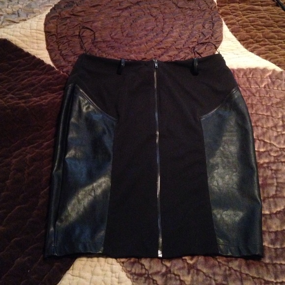 Black front zipper faux leather skirt .