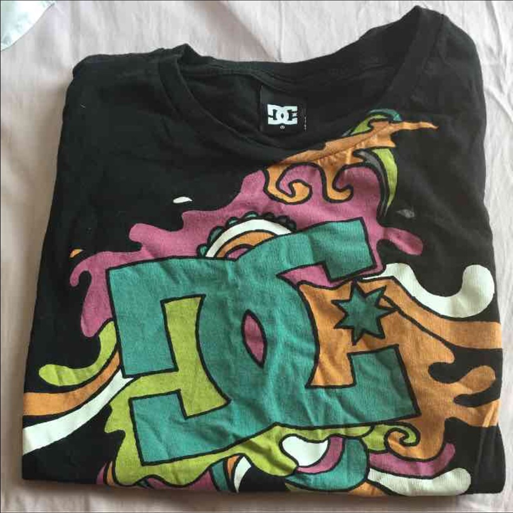 Black DC fitted T