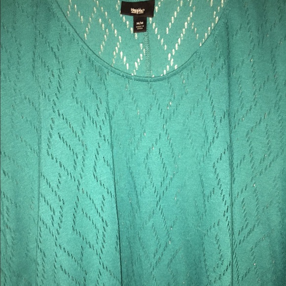 High-Lo Textured Top - Picture 2 of 3