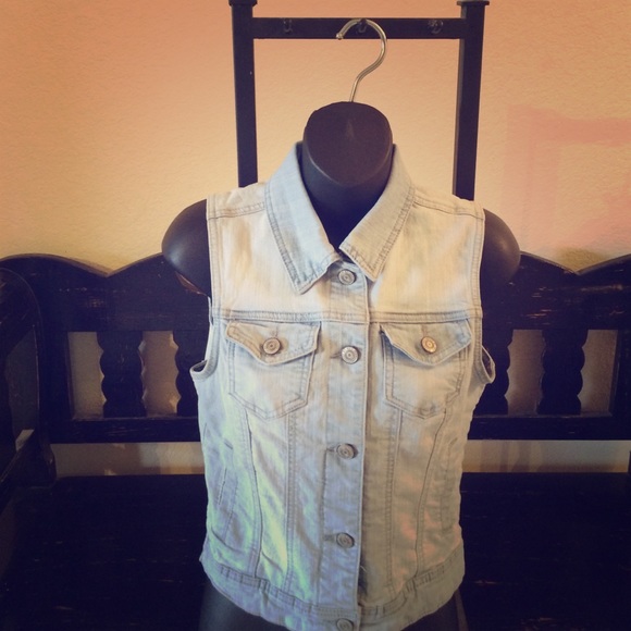 Denim vest with hand pockets