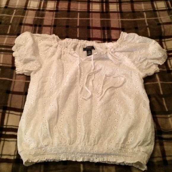 White flower shirt - Picture 1 of 2